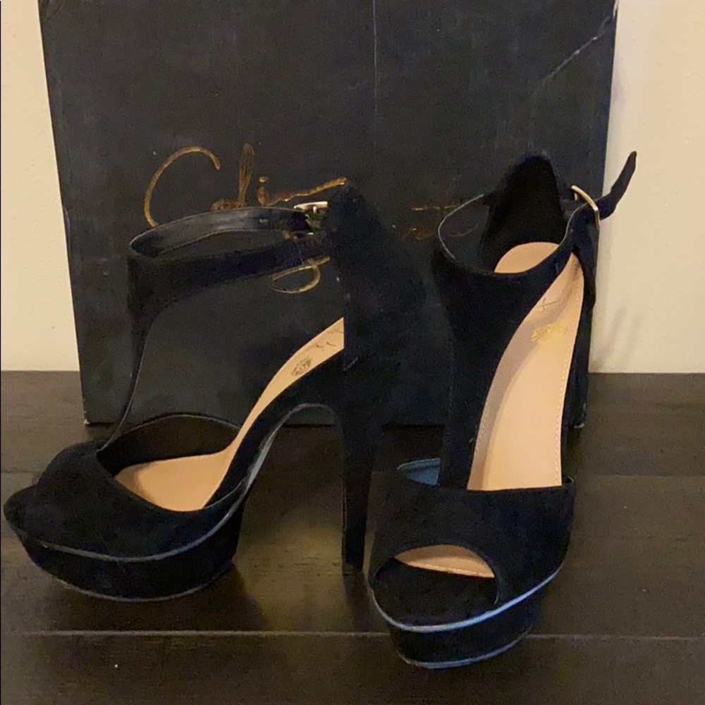 NWOT Colin Stuart - Velvet High Heel